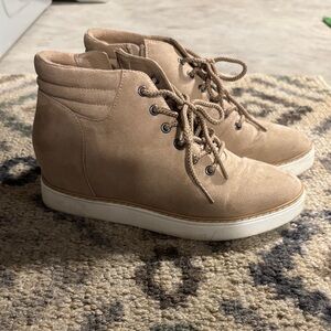 Women's Tan Wedges